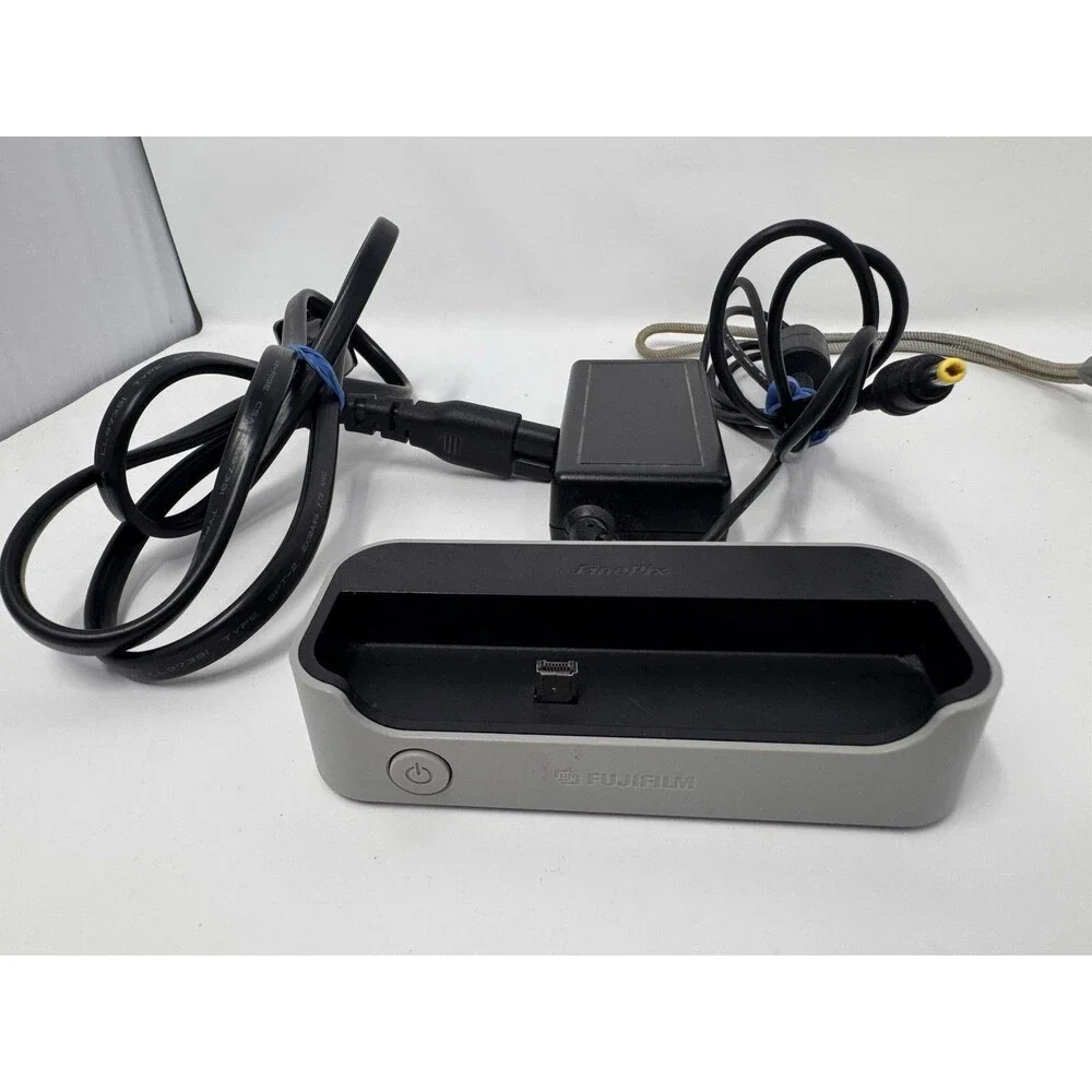 Fujifilm FinePix Z1 Digital Camera w/ Charger Dock Battery Bundle